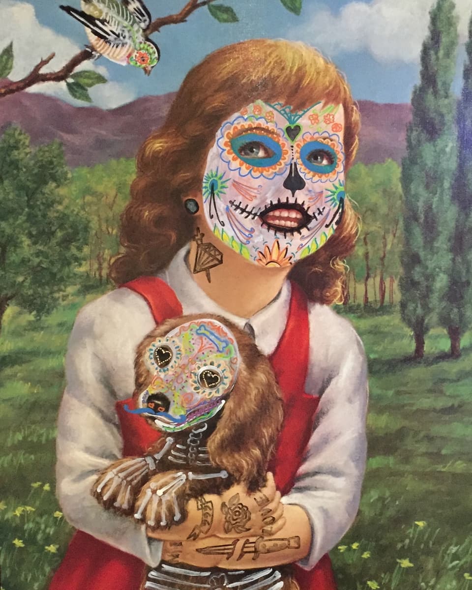 Gemälde: Ein Mädchen umarmt einen Hund – beiden wurde eine Maske aufgemalt.