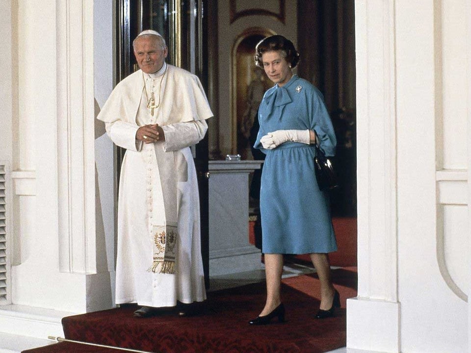 Papst Johannes Paul besucht die Queen 