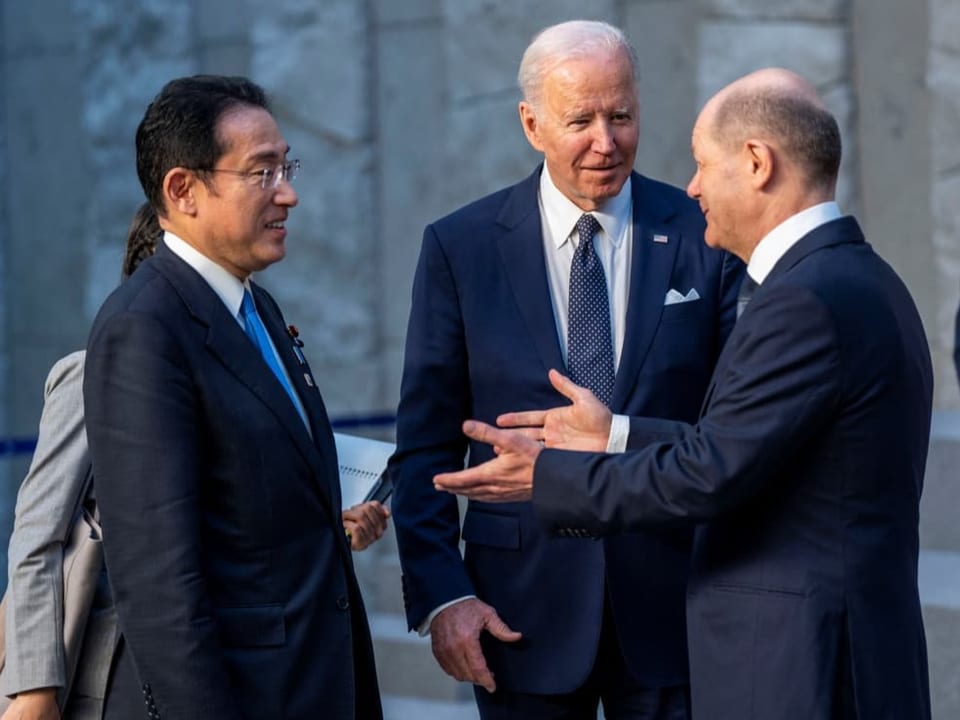 US-President Joe Biden (Mitte) spoke with Bundeskanzer Olaf Scholz.