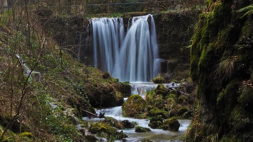 Blick auf den Wasserfall der Tüfelsschlucht bei Hägendorf.