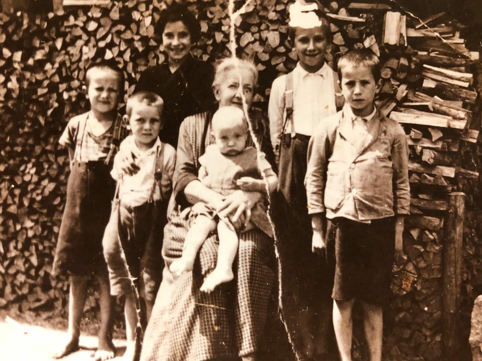 Eine Frau mit sechs Kindern.