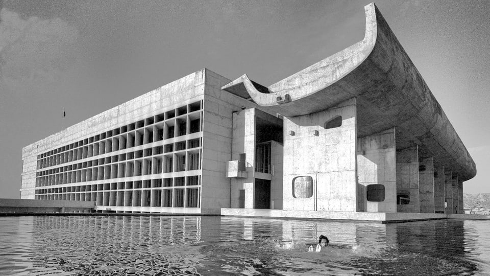 Das Pralamentsgebäude von Chandigarh, 1968
