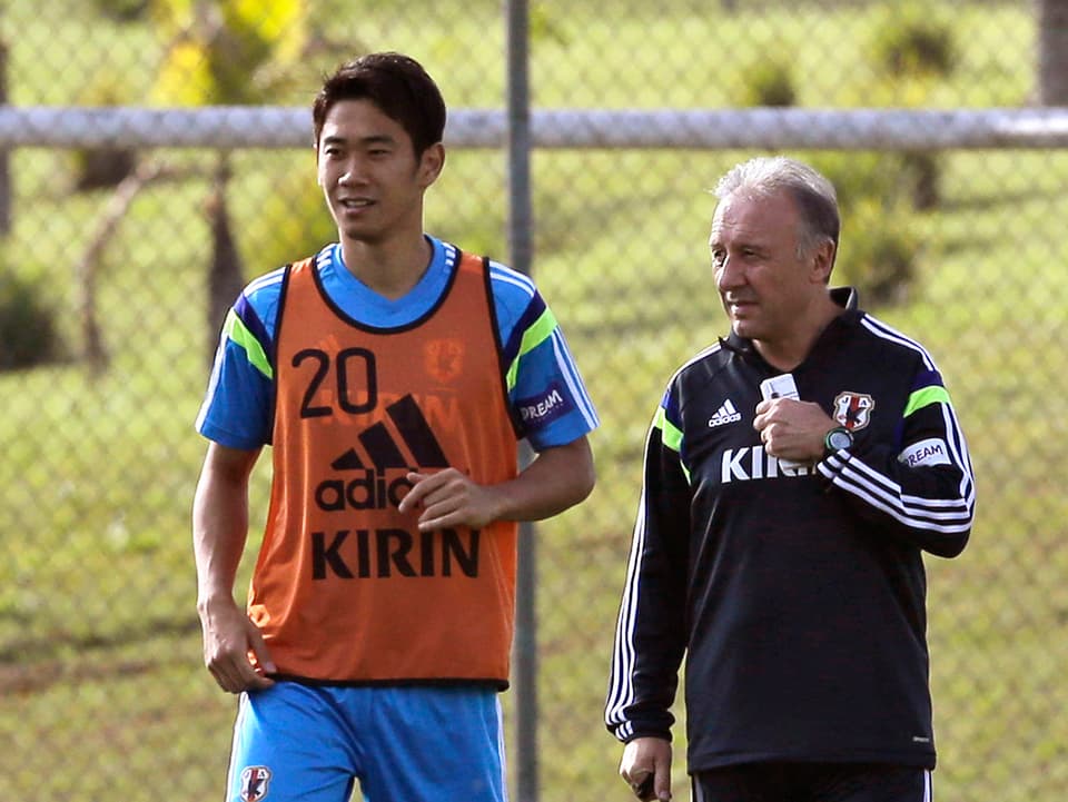 Shinji Kagawa (l.) und Trainer Alberto Zaccheroni.