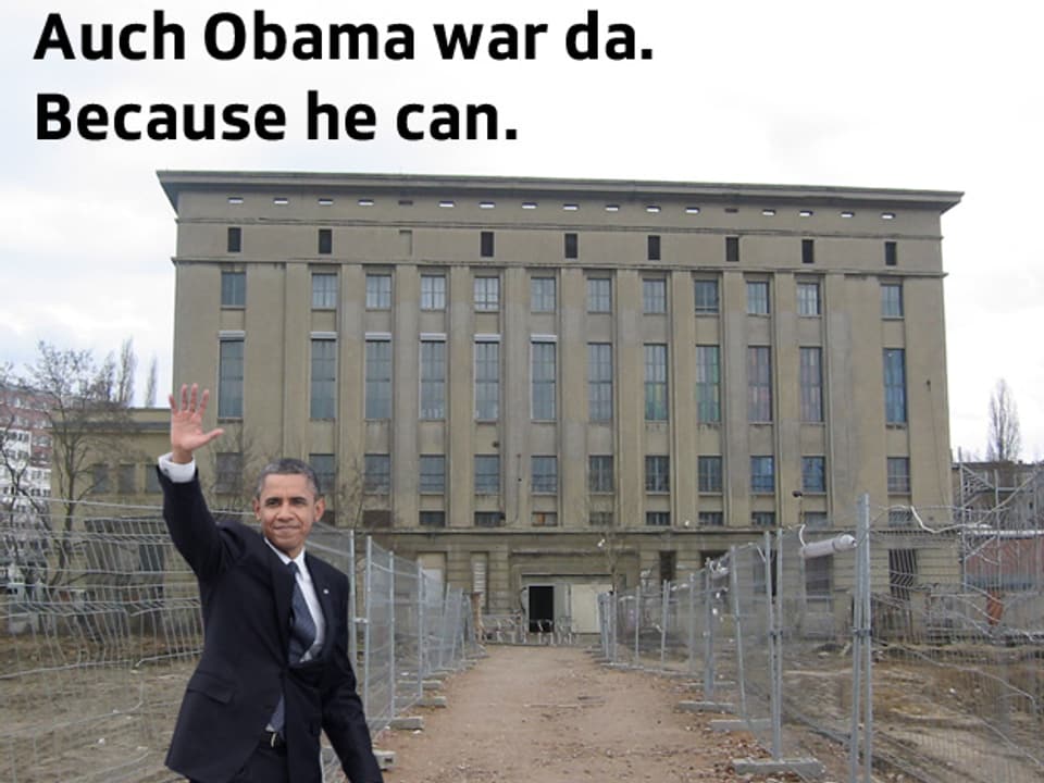 Barack Obama steht auf dem Weg zum Berghain und winkt zurück