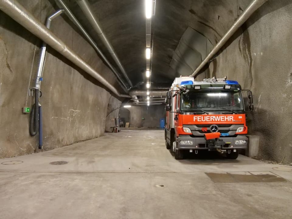 Tunnel mit Feuerwehrauto