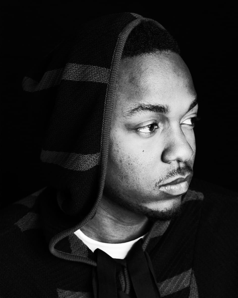 Kendrick Lamar blickt zur Seite