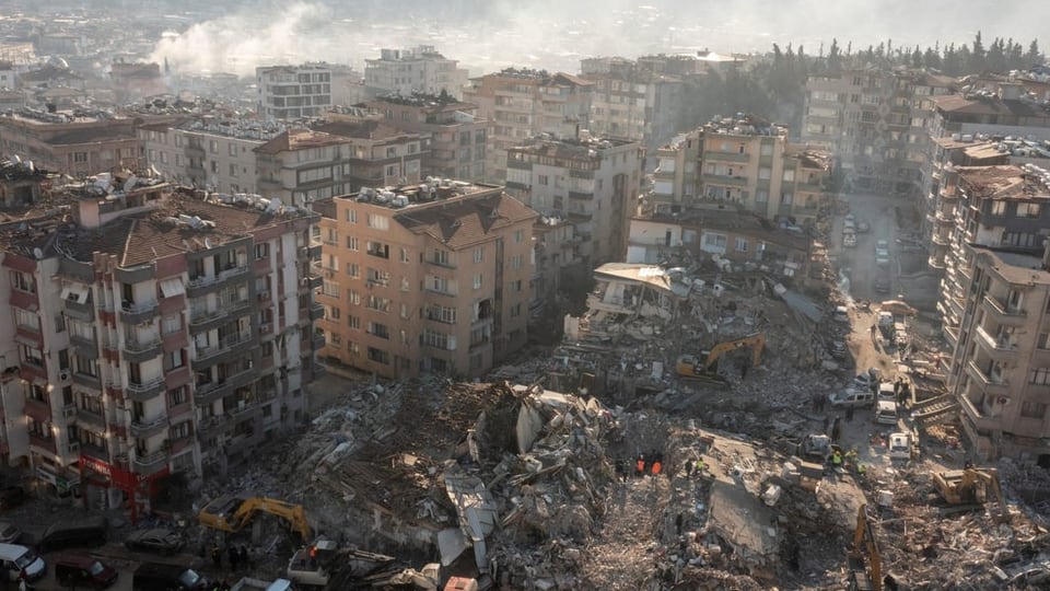 Die Zerstörung nach dem Erdbeben in der Türkei und Syrien sind gewaltig. Hier ein Bild aus der türkischen Region Hatay.