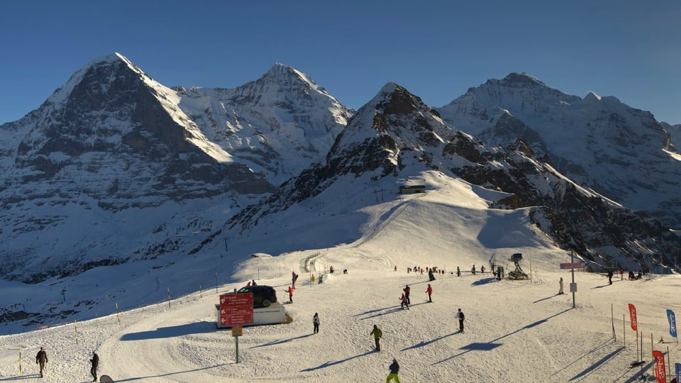 Auf dem Männlichen ist Skifahren möglich trotz Temperaturen um +5 Grad.