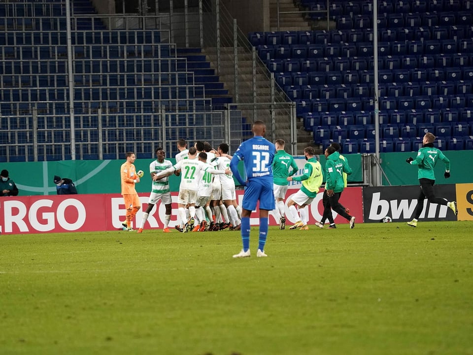 Bei Greuther Fürth brechen nach dem gewonnenen Penaltykrimi gegen Hoffenheim alle Dämme.