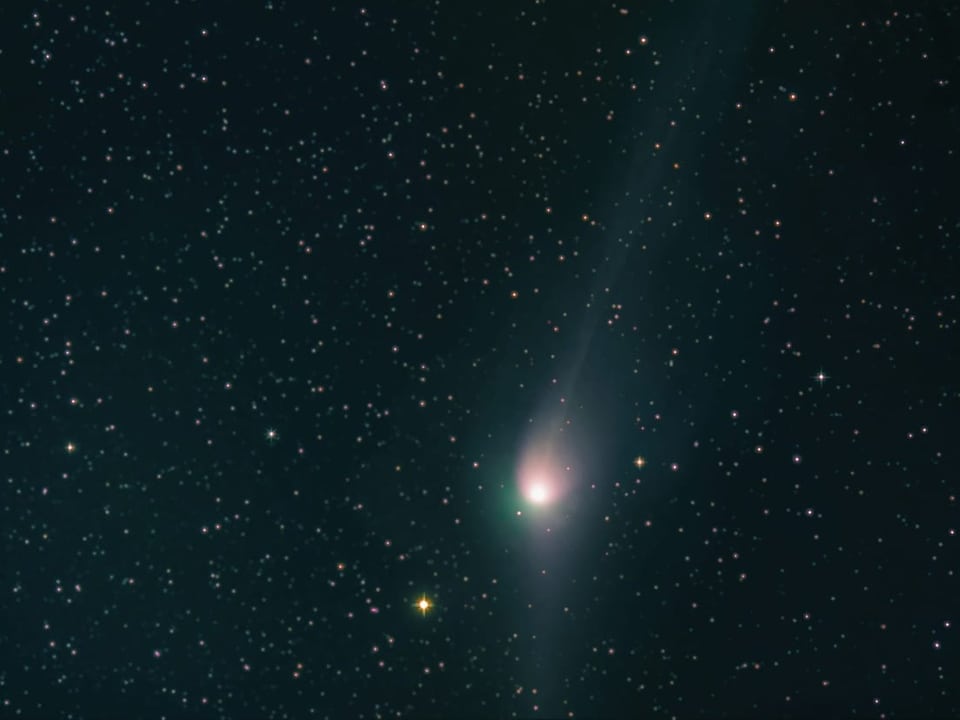 Ein Komet am Nachhimmel.