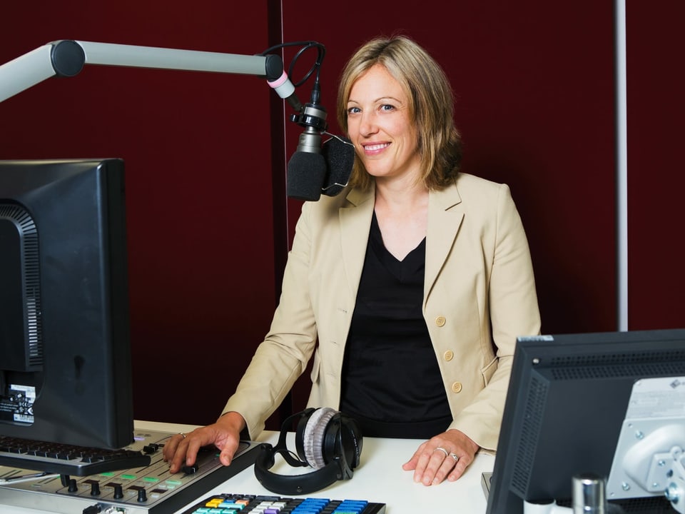 Forumsleiterin Yvonne Hafner im Radiostudio.
