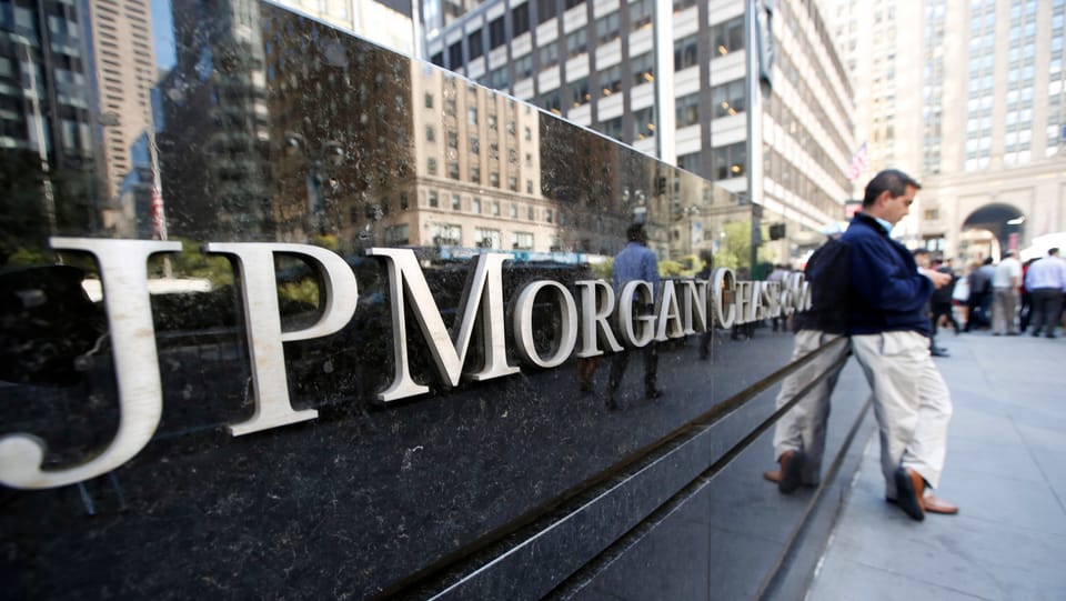 Der Schriftzug der JPMorgan Chase in Manhattan.
