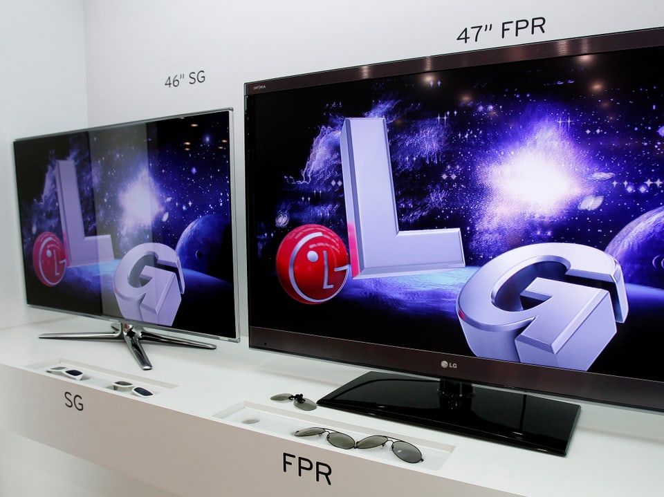 3D-LG-Fernseher stehen in einem Ladenlokal in Seoul. (reuters)