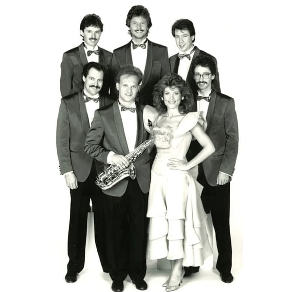 Gruppenbild mit Maja Brunner und den Musikern der Superländlerkapelle aus dem Jahr 1988.