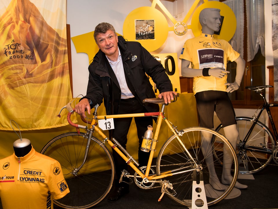 Bernard Thévenet in einem Radmuseum.