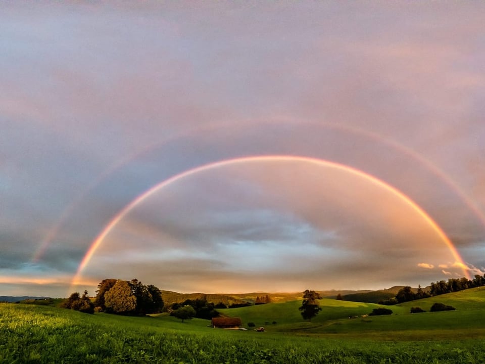 Regenbogen über dem Zugerberg