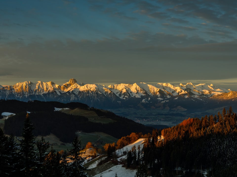 Alpenpanorama in der Sonne