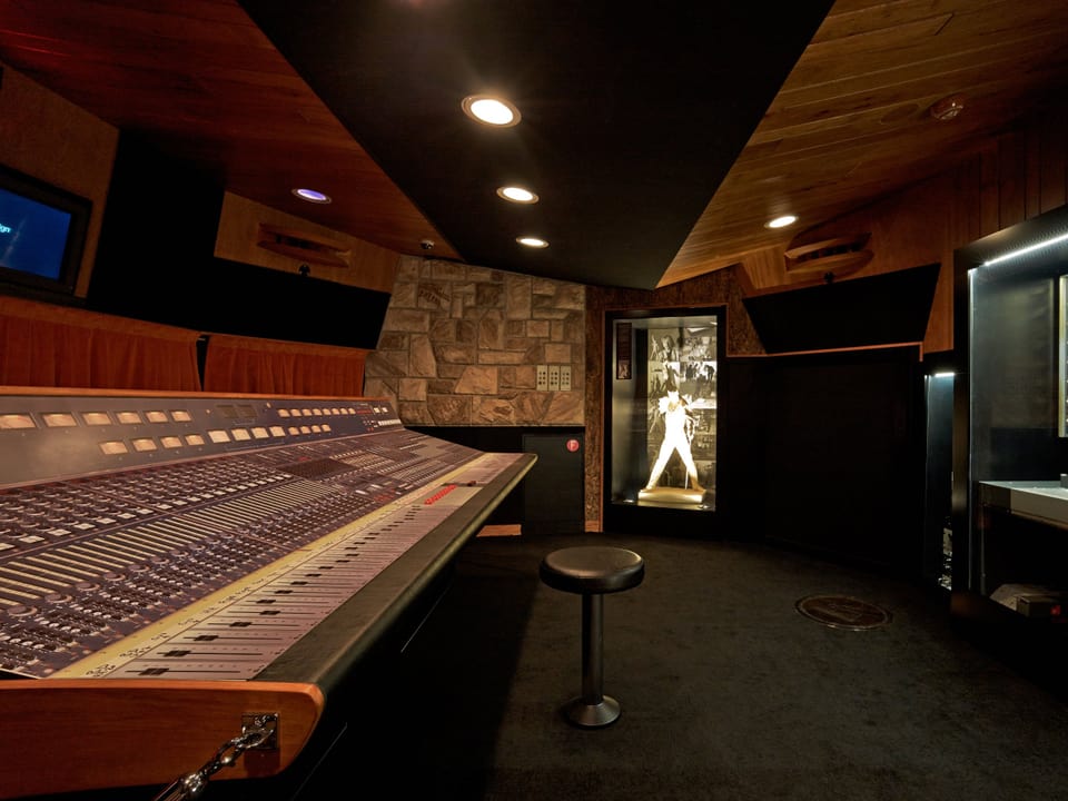 Im Mixing Room kann man die Original-Aufnahmen von Queen selber abmischen.