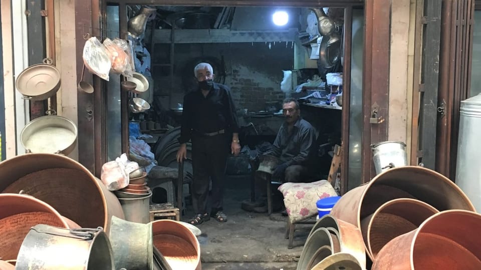 Orhan auf dem Markt der Kupferschmiede