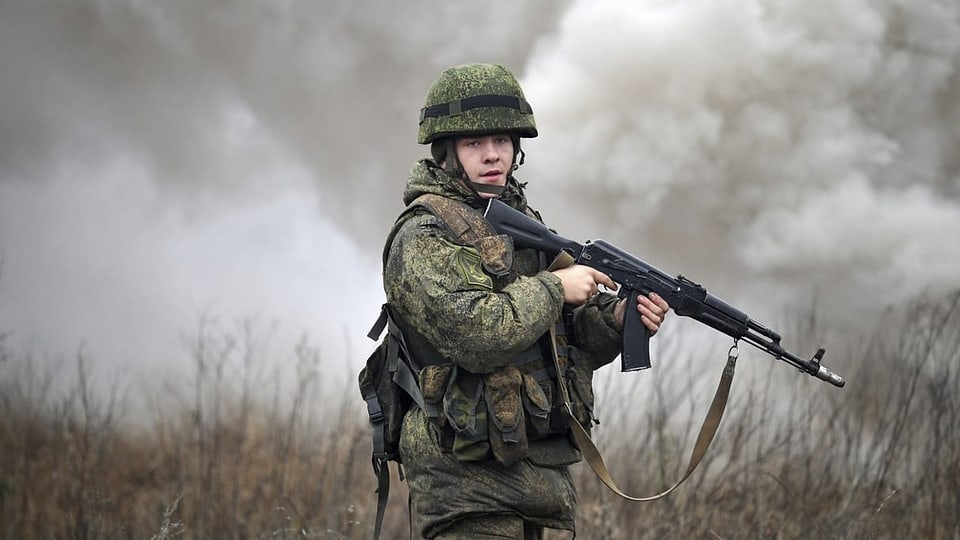Russischer Soldat bei einer Übung bei Rostow