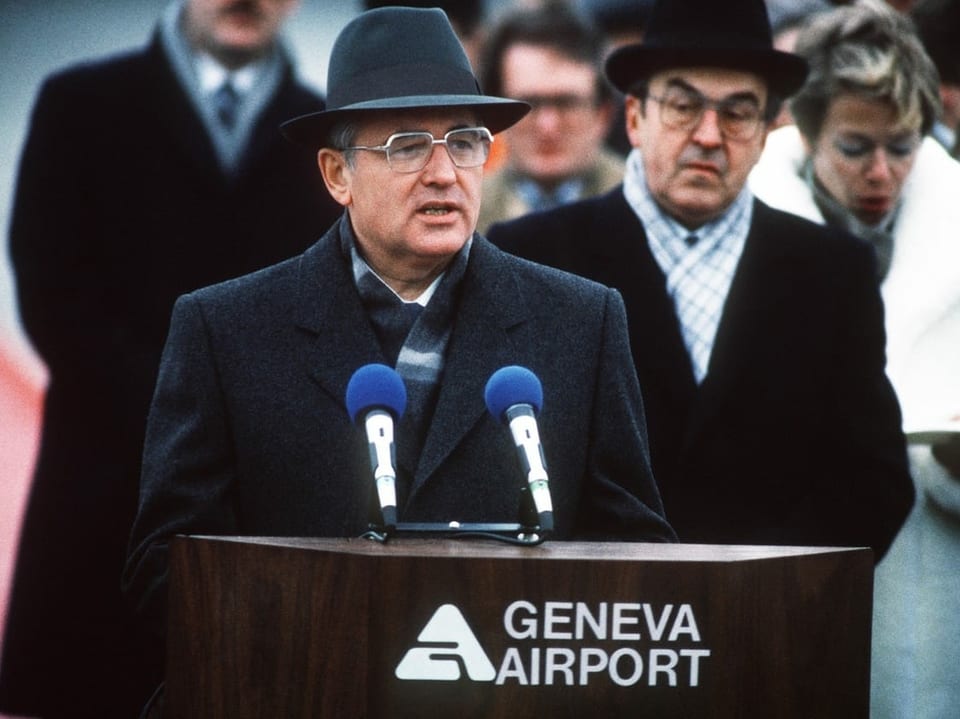 Gorbatschow, hinten Kurt Furgler