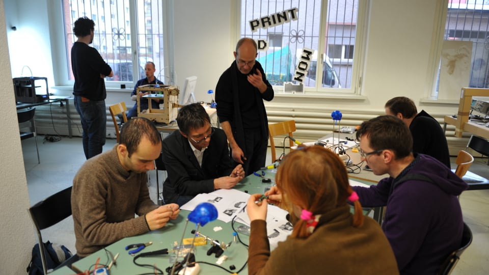 Im FabLab in Zürich sind Tüftlerinnen und Bastler unter sich.