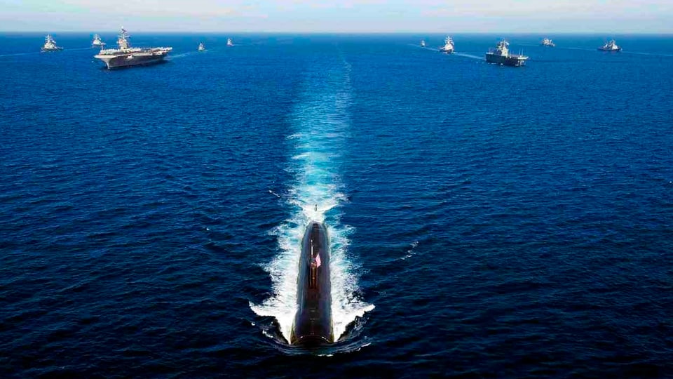 Kriegsschiffe auf dem offenen Meer