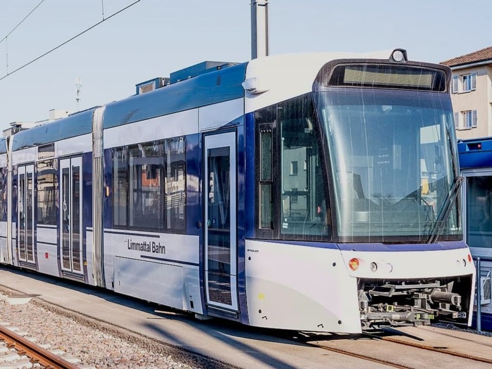 Blau-weisses Tram