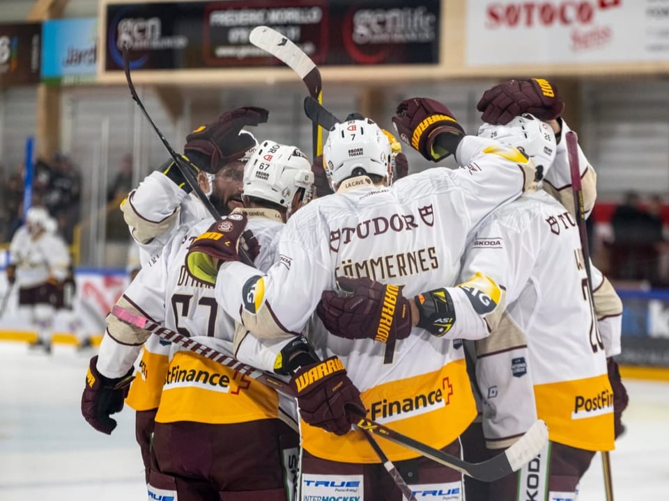 Alltag bei Genf-Servette Das Team kann jubeln.