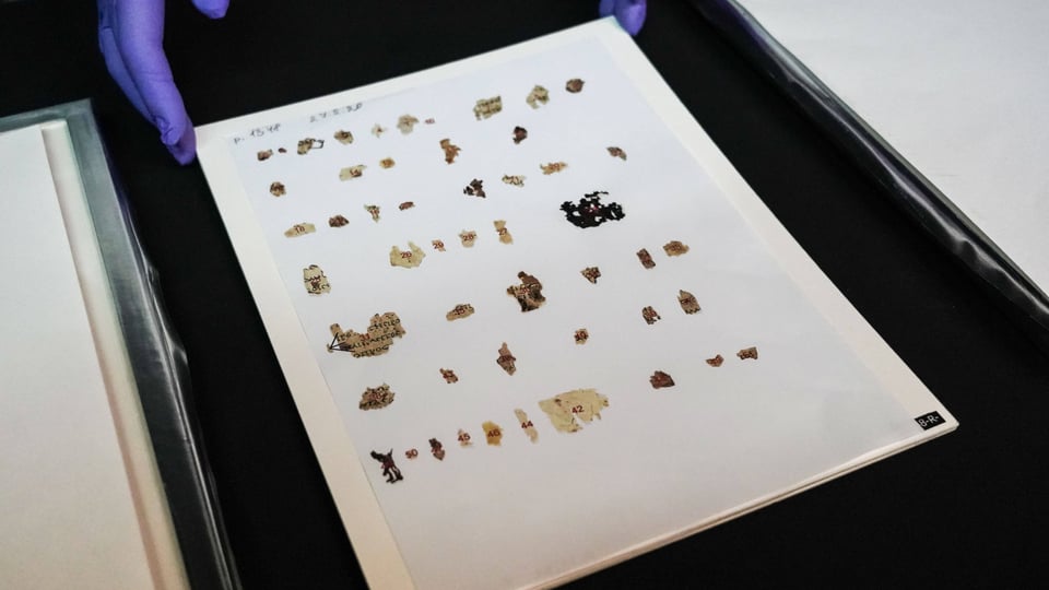 Archaologischer Fund 2000 Jahre Alte Bibel Fragmente Entdeckt Kultur Srf