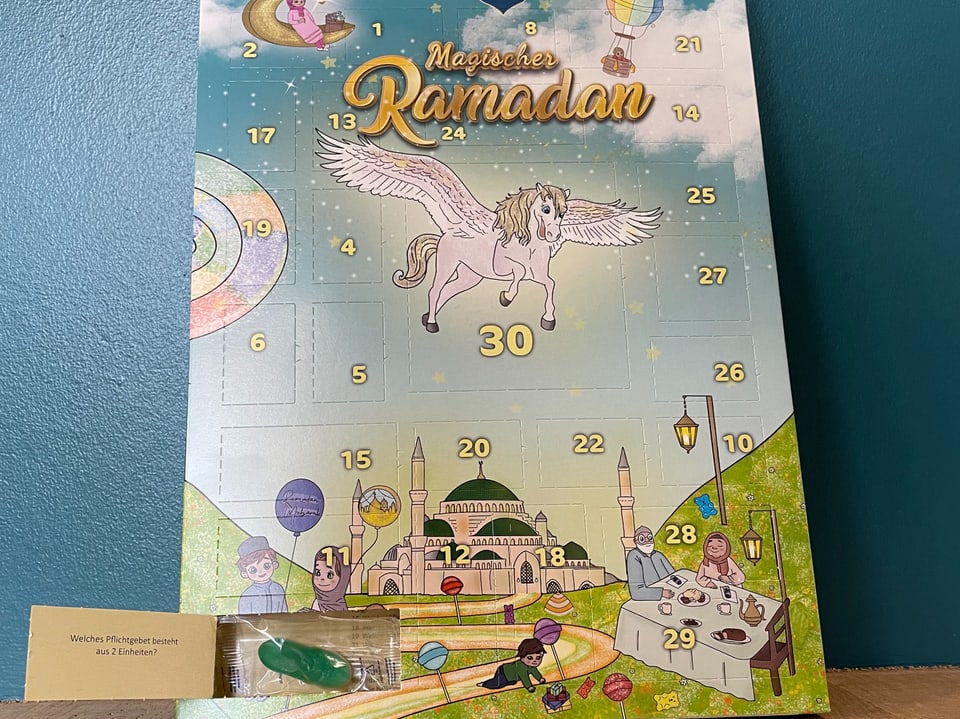 Ein Ramadankalender mit der Überschrift «Magischer Ramadan» zeigt einen Pegasus und eine Moschee. 