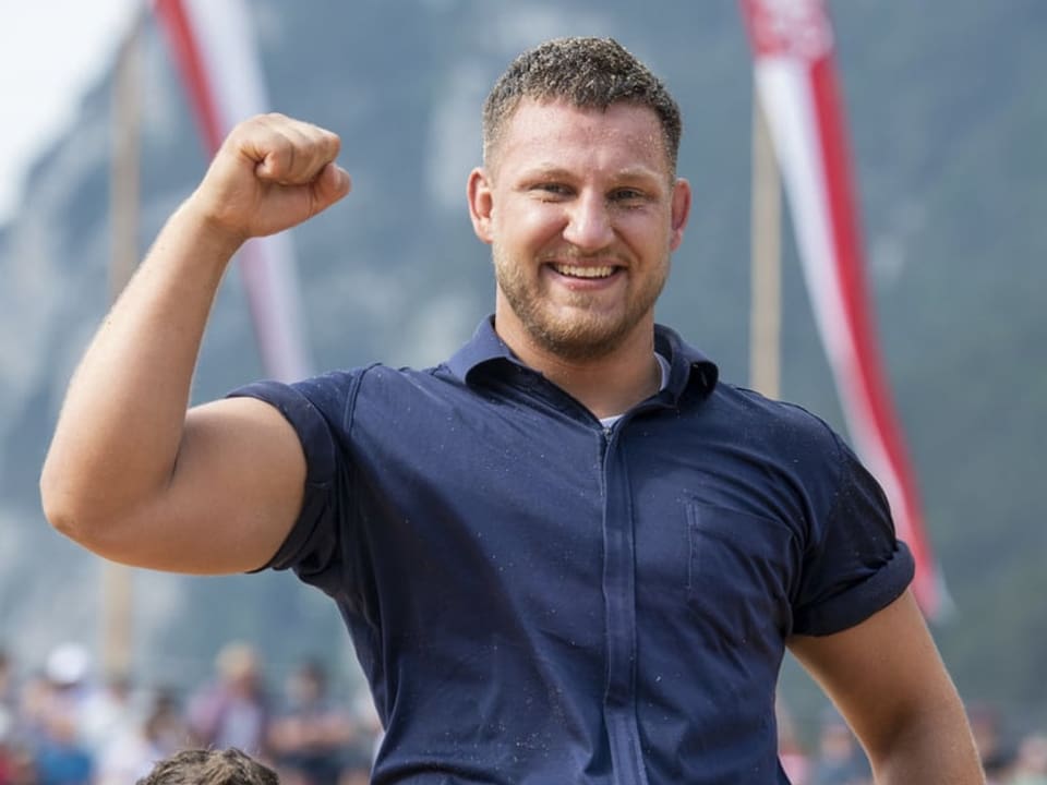Strahlender Sieger am Heimfest Lario Kramer siegt in Léchelles.
