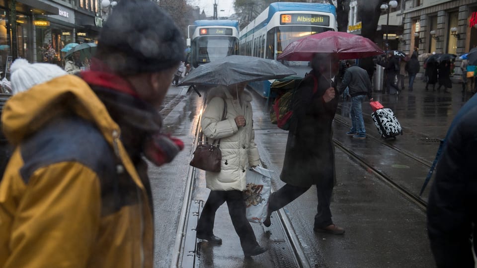 Menschen an der Zürcher Bahnhofstrasse