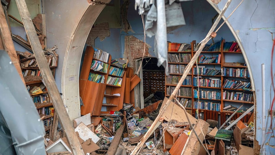 Library destroyed in Ukraine