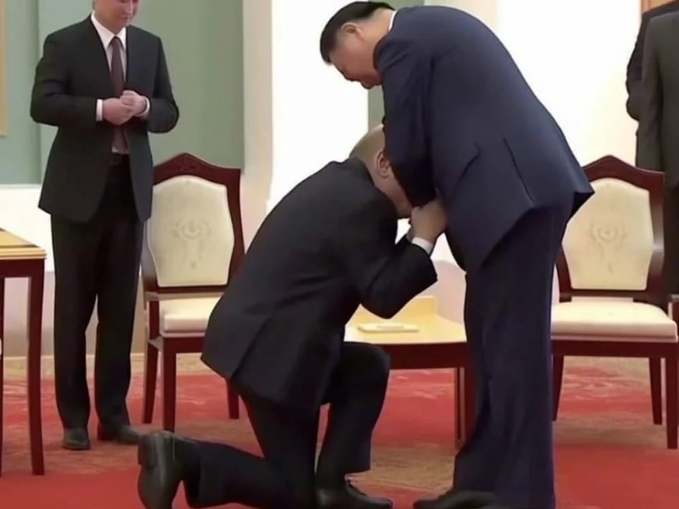 Russian President Vladimir Putin kneels before Chinese President Xi Jinping. 