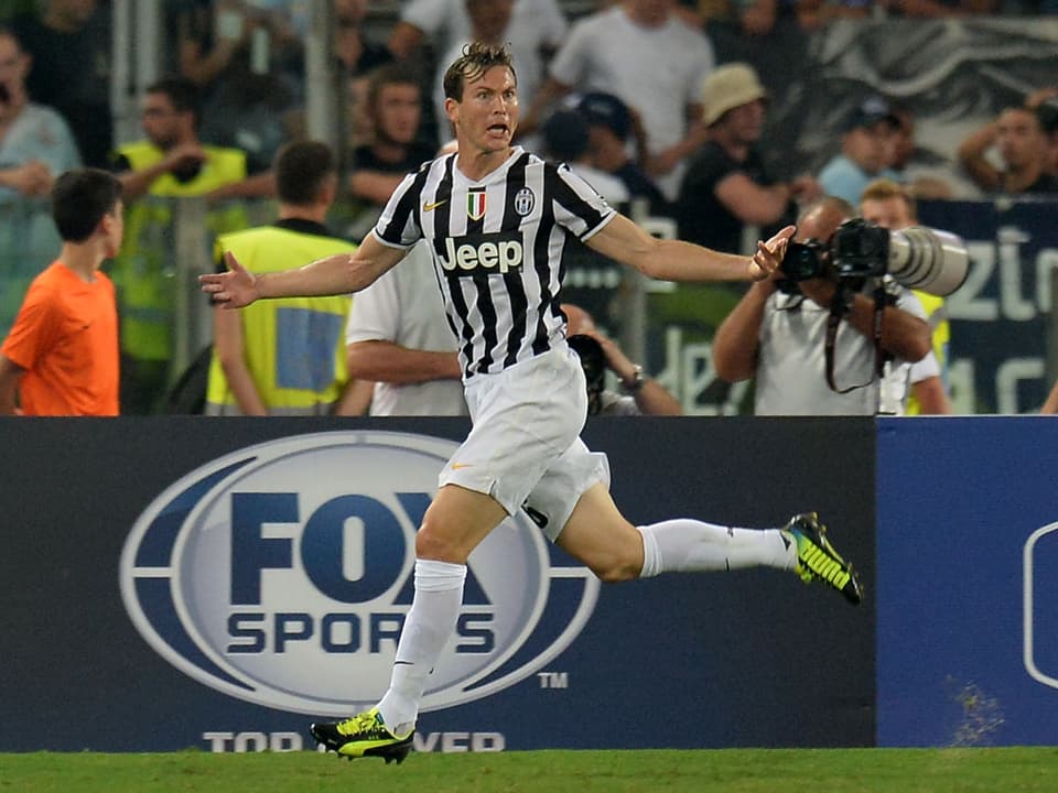 Der 29-jährige Zentralschweizer steigt in seine 3. Saison mit Juventus Turin. Der Aussenverteidiger gehört bei der «Alten Dame» zum Stamm und feierte schon 4 Titel mit dem amtierenden italienischen Meister.