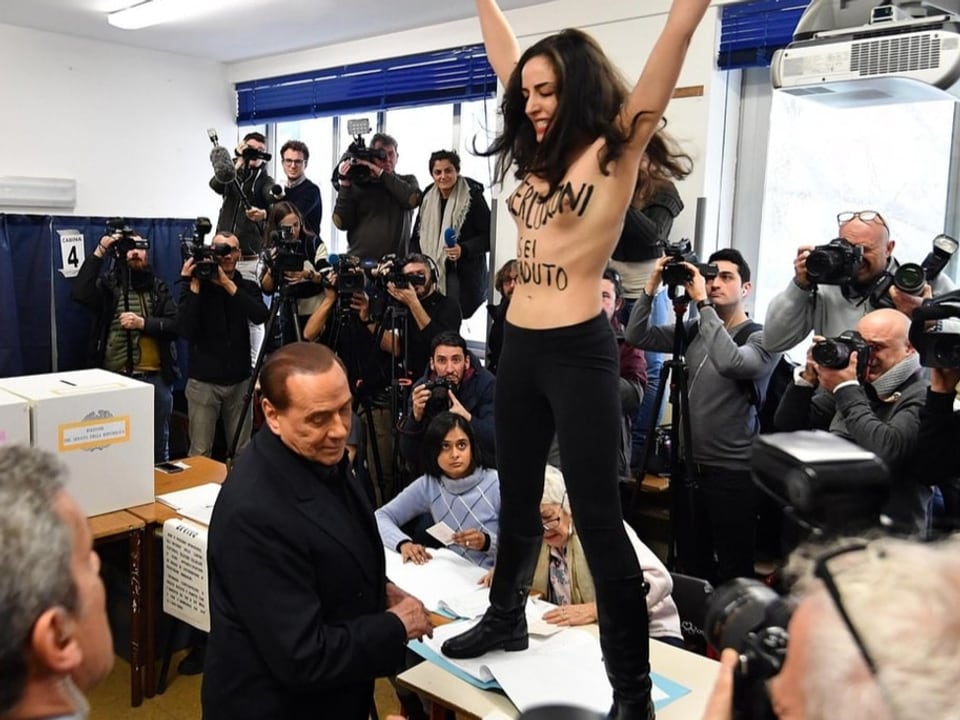 Movimento Femen contro Berlusconi a Milano.