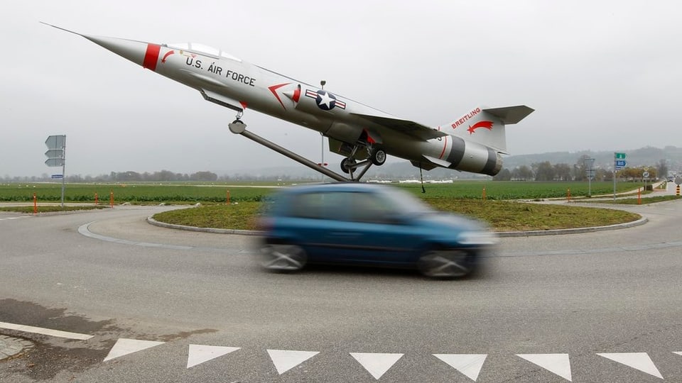 Kampfflugzeug F-104 beim Flughafen Grenchen