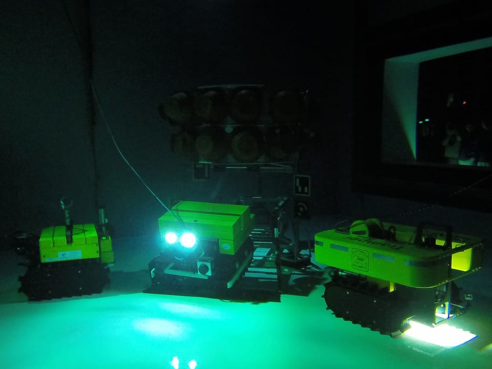 Die Roboter Viator, Tramper und Wally unter Wasser
