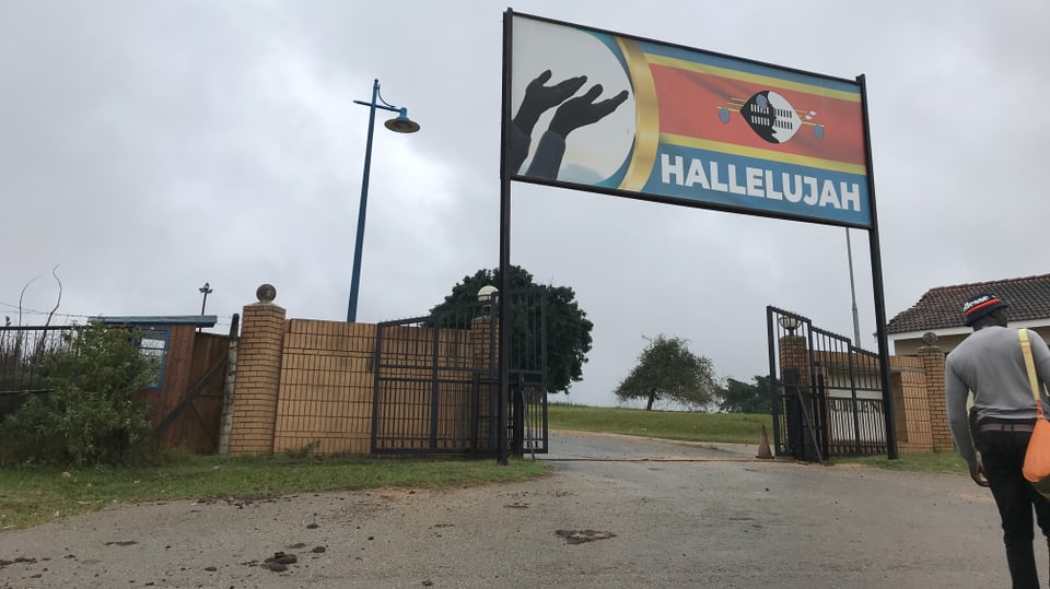 Entrance to Mswati's residence in Pohleni.