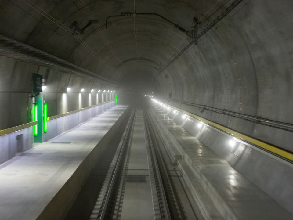 So sieht der fertige Basistunnel aus - aufgenommen während einer Probefahrt. 