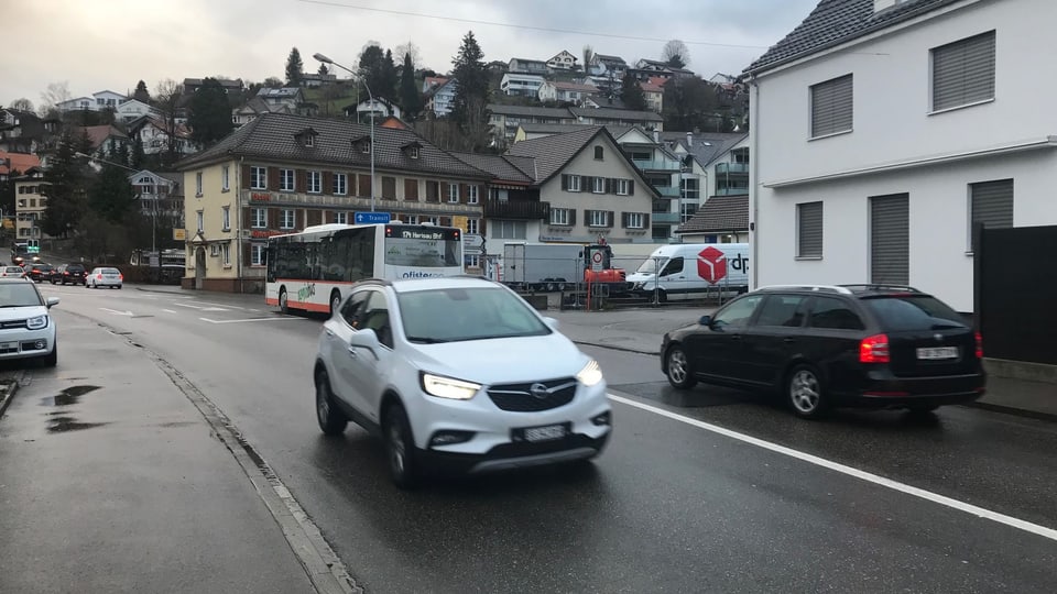 Fahrzeuge auf der Alpsteinstrasse. 