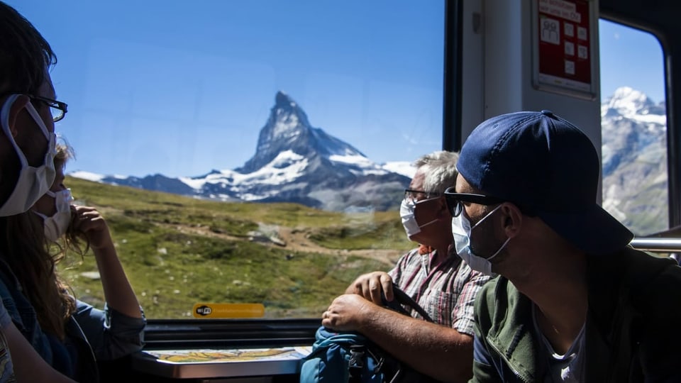 Blick aus dem Zug auf das Matterhorn