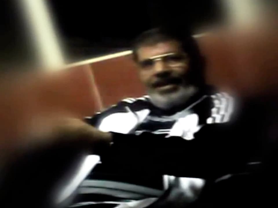 Unscharfes Bild zeigt Mursi in der U-Haft