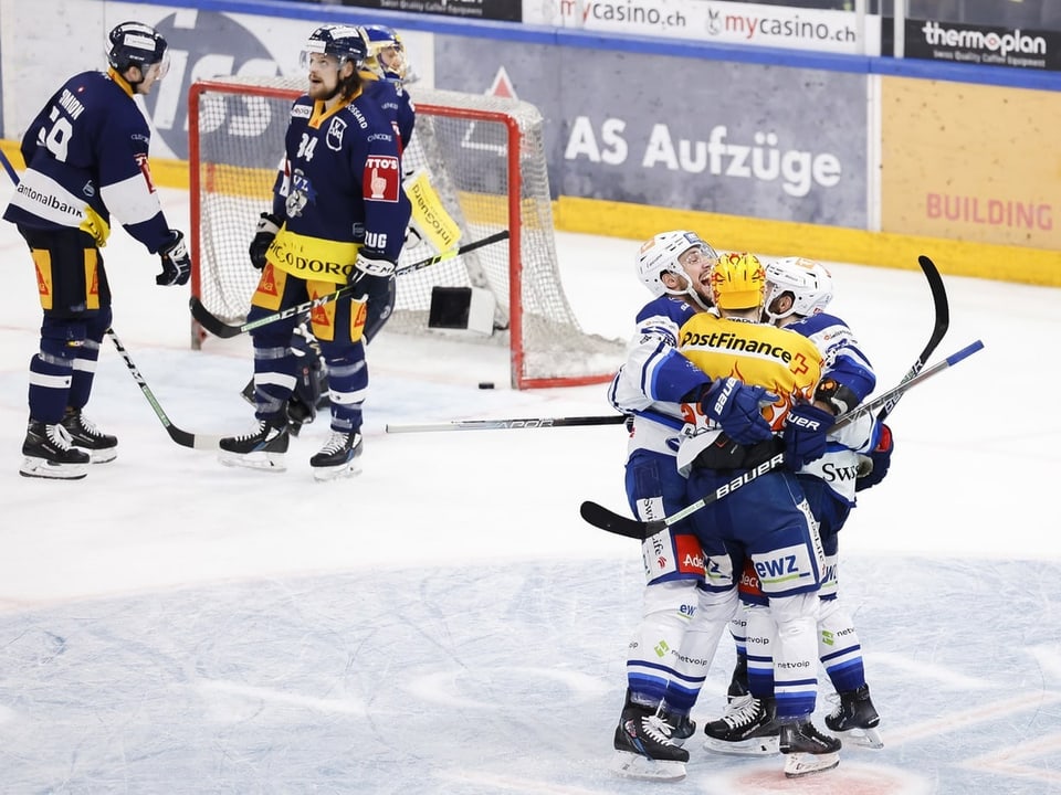 Wollen die Zuger im Spiel 2 nicht mehr sehen Jubelnde Lions-Spieler