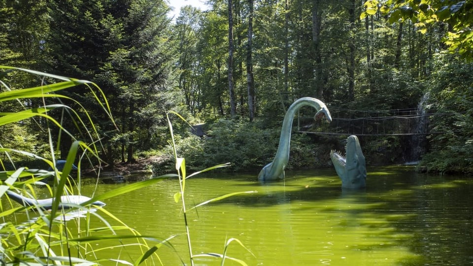 Im «Prehisto Park» in Réclère begegnet man 45 Nachbildungen von Urzeittieren, wie Dinosauriern.