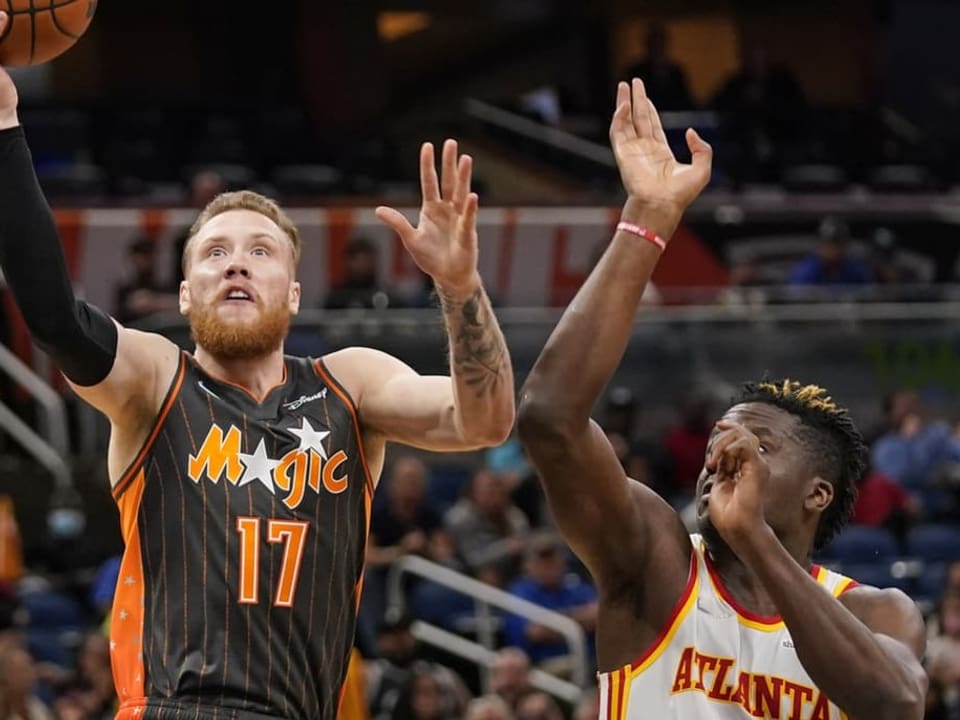 Auswärts auf der Überholspur Clint Capela und die Atlanta Hawks.