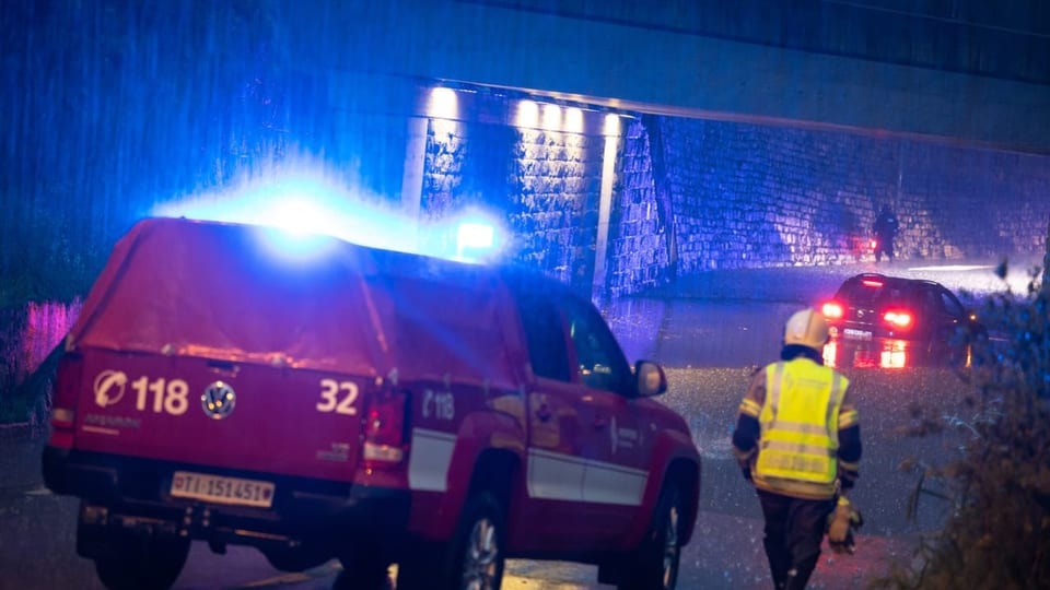 Tessiner Feuerwehr im Einsatz bei der Unterführung