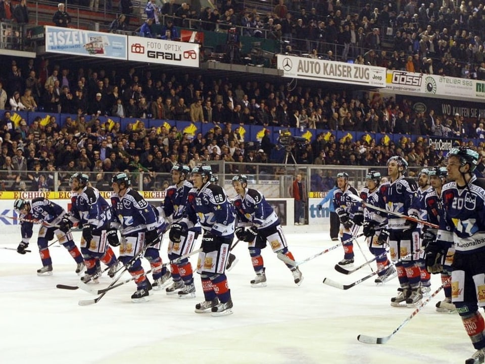 Sieg in der Viertelfinal-«Belle» der Saison 2009/10 Der EVZ konnte bisher erst eine Playoff-Serie gegen die Lions gewinnen.