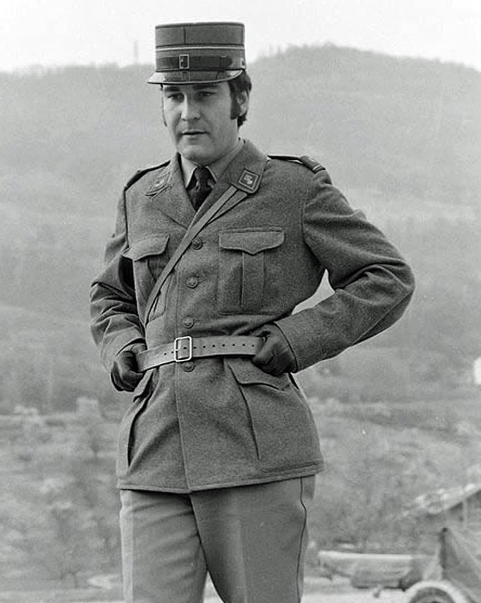 Boris Banga in eine Schwarzweissaufnahme von 1974. Er Trägt eine Militäruniform. 